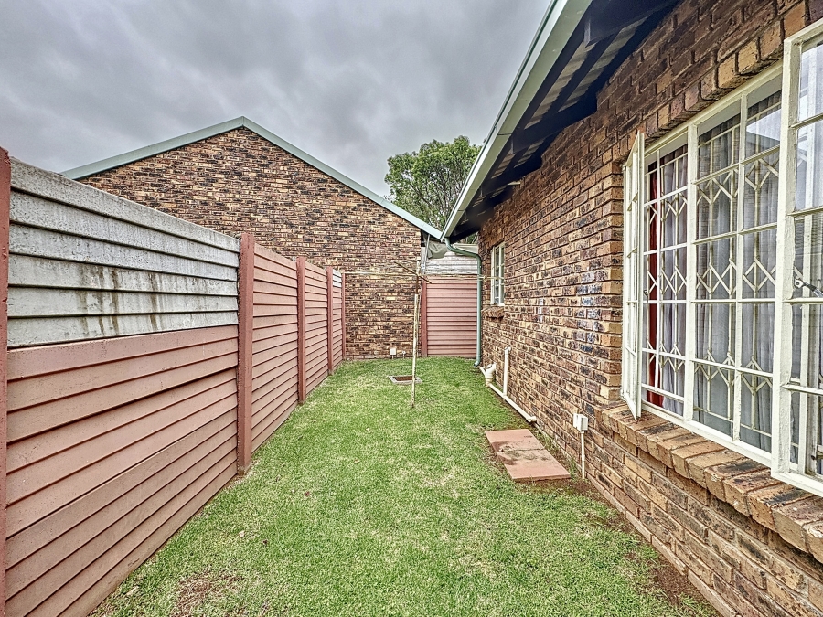 2 Bedroom Property for Sale in Erasmuskloof Gauteng