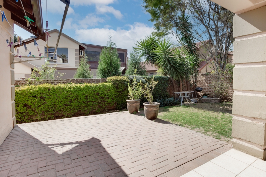 To Let 4 Bedroom Property for Rent in Barbeque Downs Gauteng