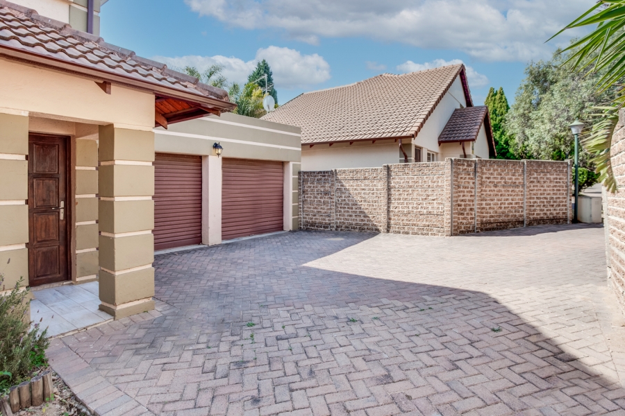 To Let 4 Bedroom Property for Rent in Barbeque Downs Gauteng