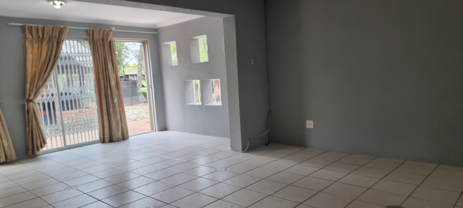 4 Bedroom Property for Sale in Bloubosrand Gauteng