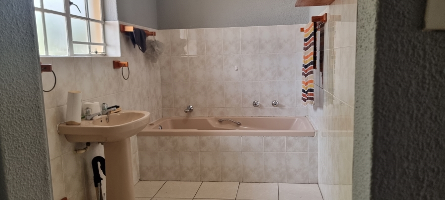 4 Bedroom Property for Sale in Bloubosrand Gauteng