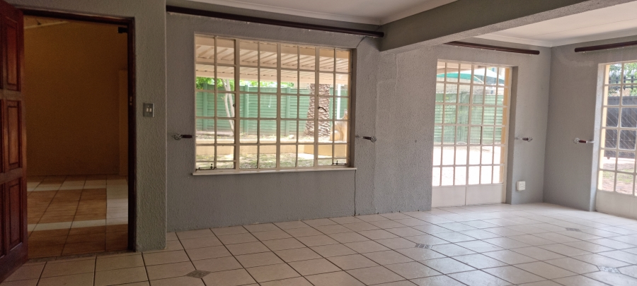 4 Bedroom Property for Sale in Bloubosrand Gauteng