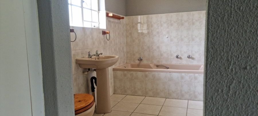 4 Bedroom Property for Sale in Bloubosrand Gauteng