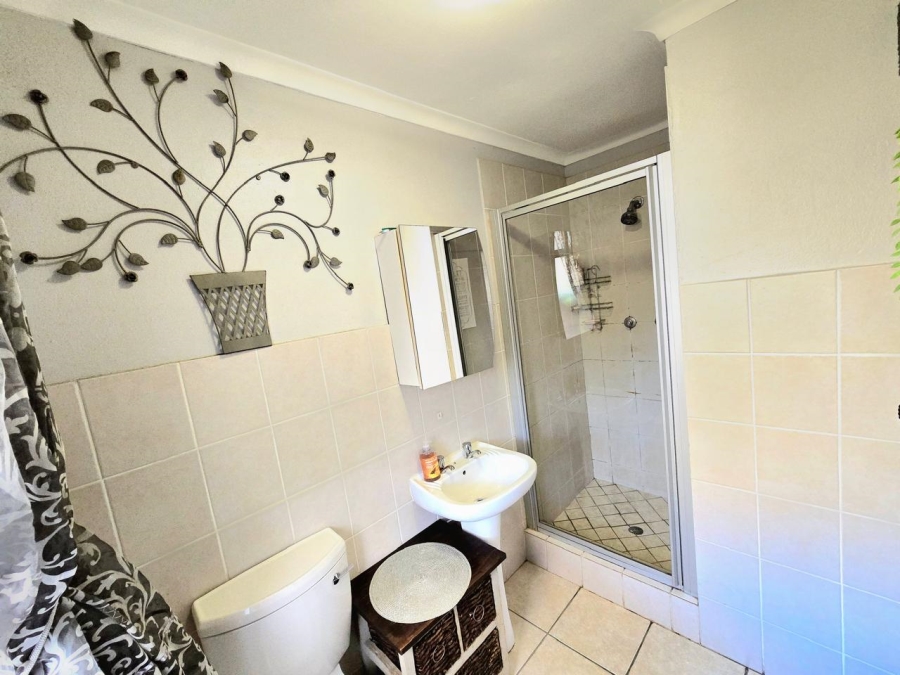 To Let 4 Bedroom Property for Rent in Halfway Gardens Gauteng