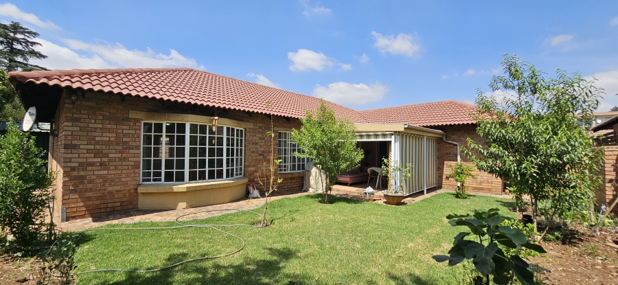 3 Bedroom Property for Sale in Three Rivers Proper Gauteng