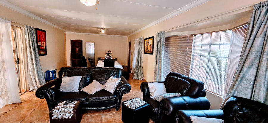 3 Bedroom Property for Sale in Three Rivers Proper Gauteng