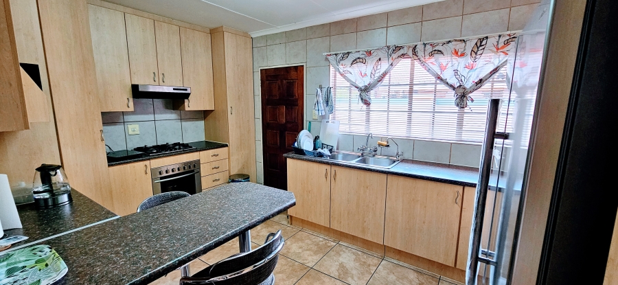 3 Bedroom Property for Sale in Three Rivers Proper Gauteng