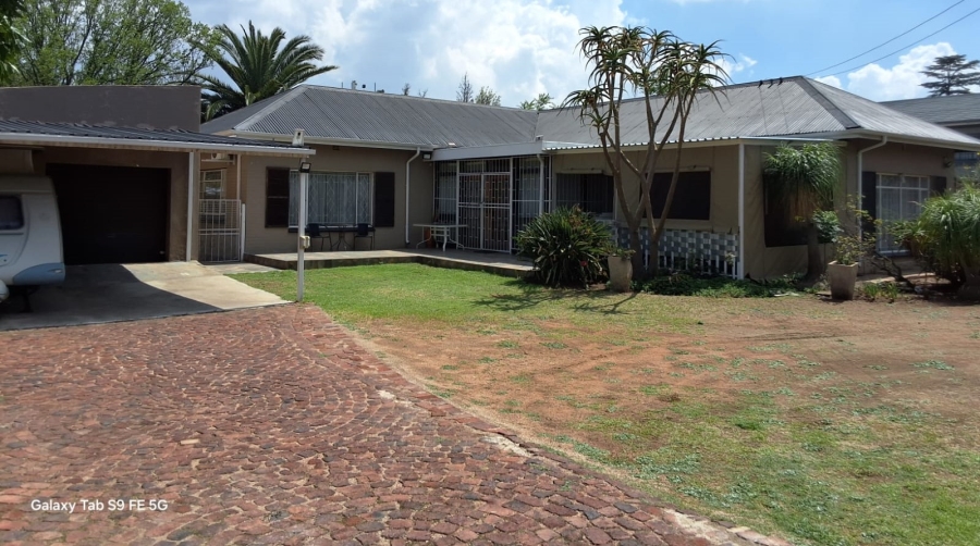 6 Bedroom Property for Sale in Lambton Gauteng