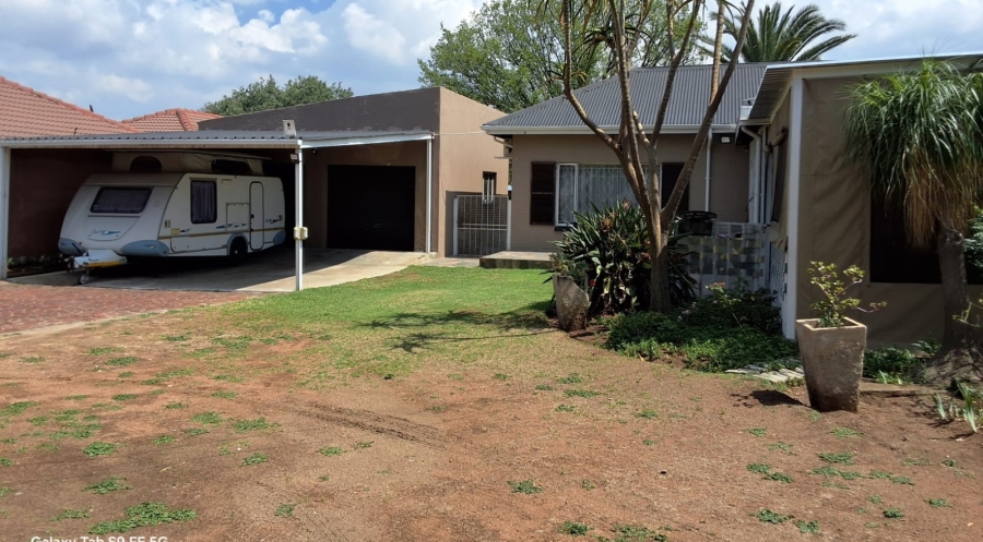 6 Bedroom Property for Sale in Lambton Gauteng