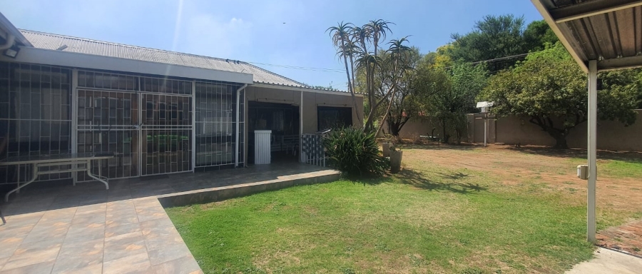 6 Bedroom Property for Sale in Lambton Gauteng