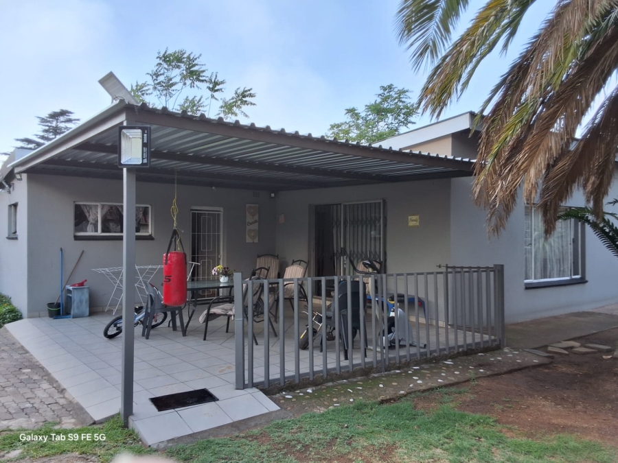 6 Bedroom Property for Sale in Lambton Gauteng