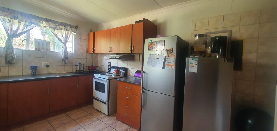 6 Bedroom Property for Sale in Lambton Gauteng