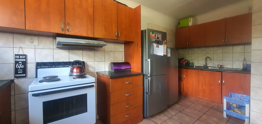 6 Bedroom Property for Sale in Lambton Gauteng