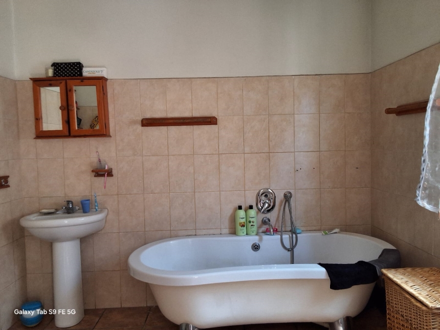 6 Bedroom Property for Sale in Lambton Gauteng