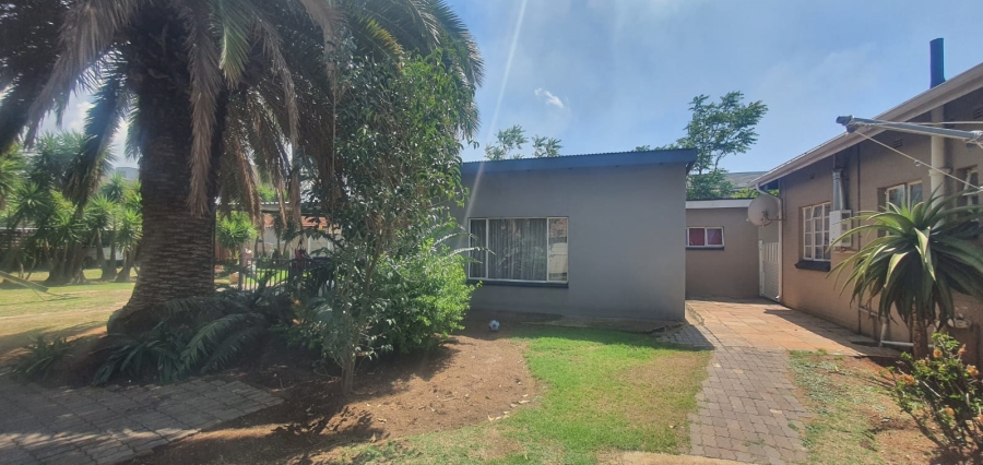 6 Bedroom Property for Sale in Lambton Gauteng