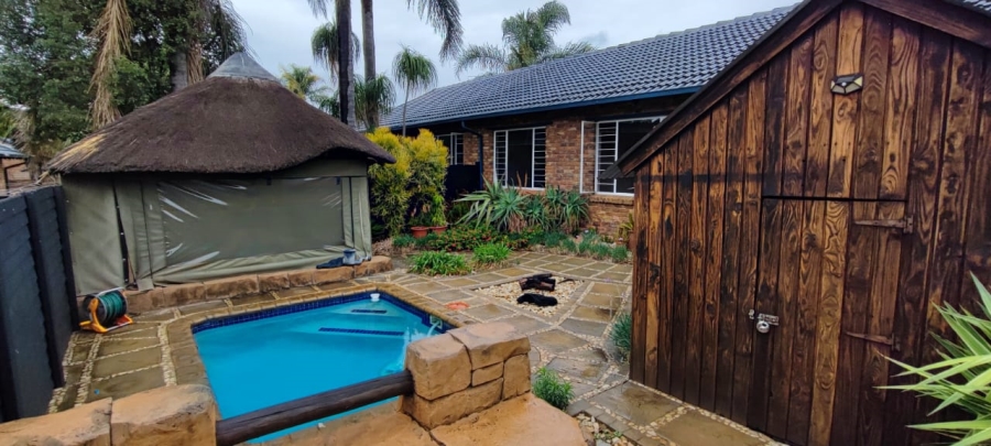 2 Bedroom Property for Sale in Rooihuiskraal North Gauteng