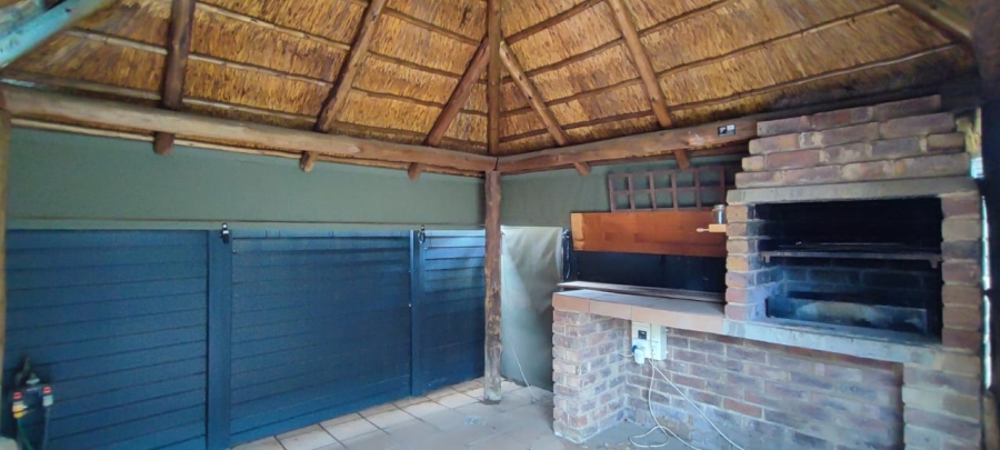 2 Bedroom Property for Sale in Rooihuiskraal North Gauteng