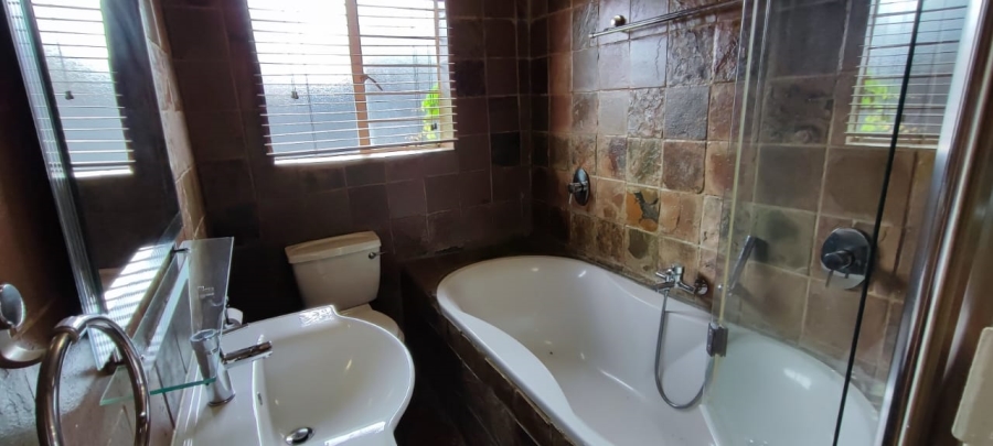 2 Bedroom Property for Sale in Rooihuiskraal North Gauteng