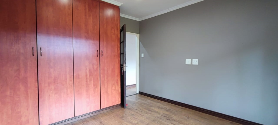 2 Bedroom Property for Sale in Rooihuiskraal North Gauteng