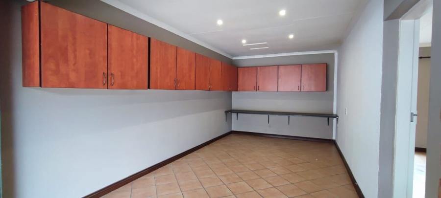 2 Bedroom Property for Sale in Rooihuiskraal North Gauteng