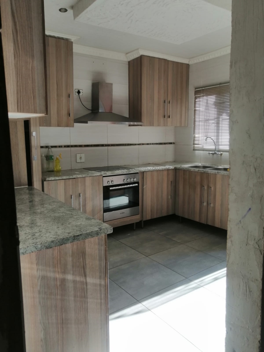 4 Bedroom Property for Sale in Dawn Park Gauteng