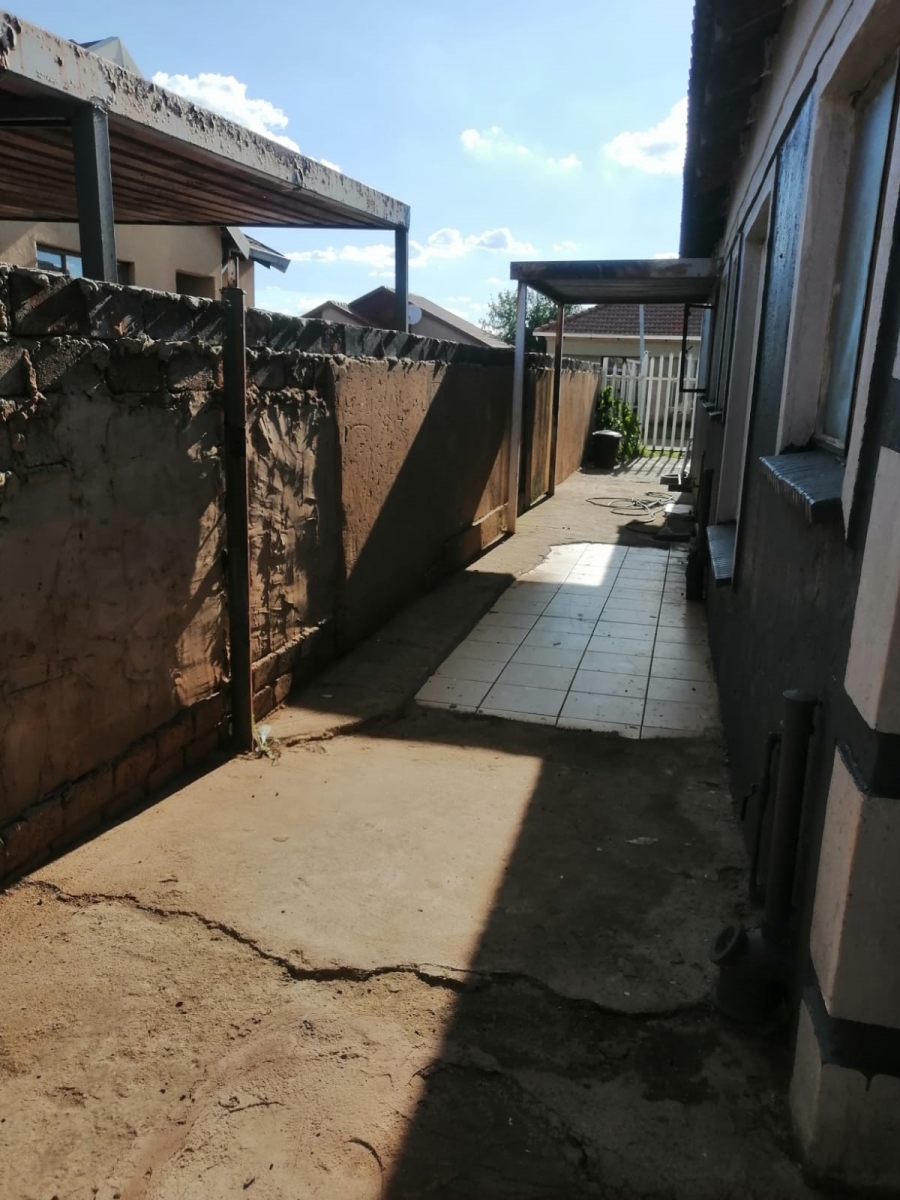 4 Bedroom Property for Sale in Dawn Park Gauteng