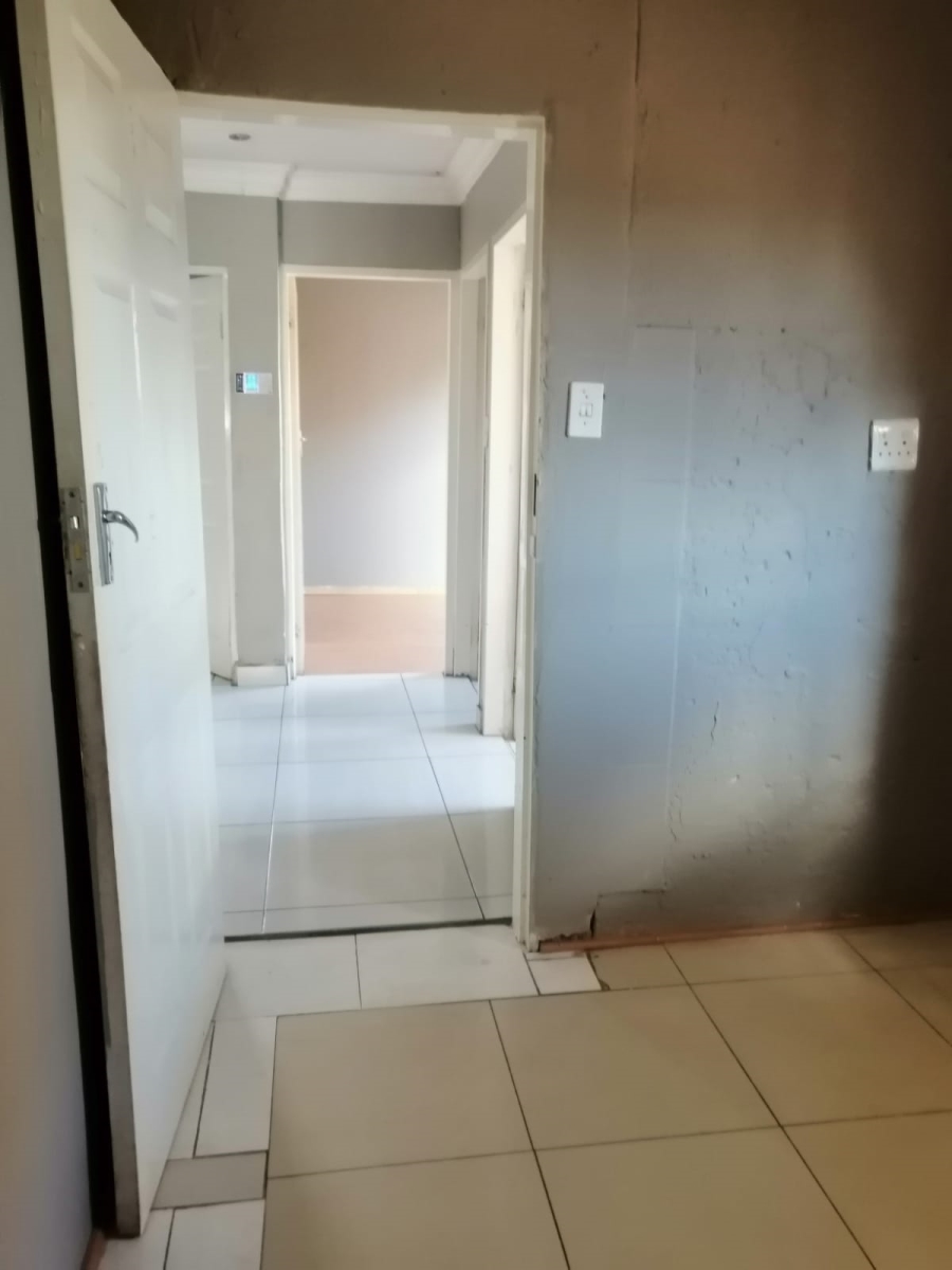 4 Bedroom Property for Sale in Dawn Park Gauteng