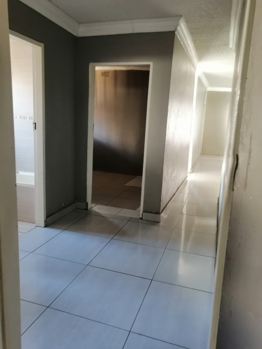 4 Bedroom Property for Sale in Dawn Park Gauteng