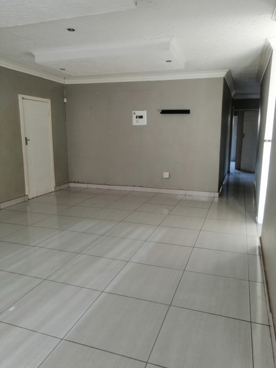 4 Bedroom Property for Sale in Dawn Park Gauteng