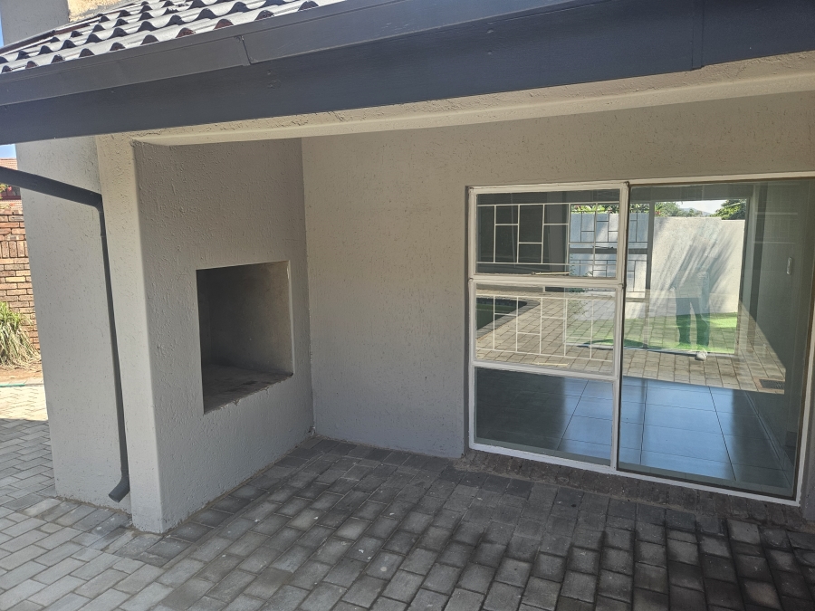 4 Bedroom Property for Sale in Florauna Gauteng