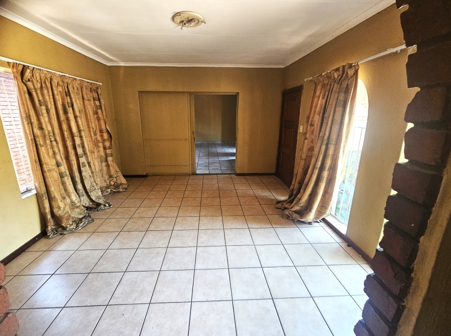 6 Bedroom Property for Sale in The Orchards Gauteng