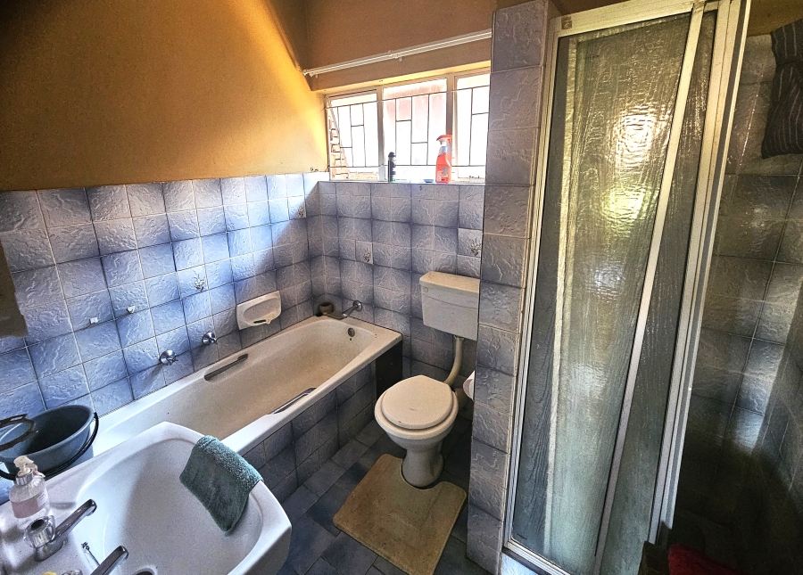 6 Bedroom Property for Sale in The Orchards Gauteng