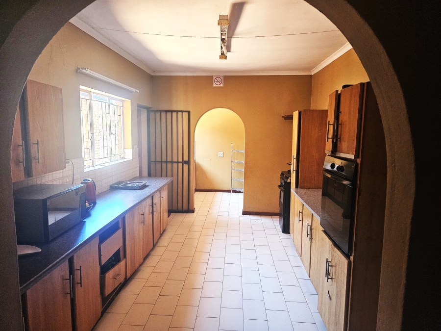 6 Bedroom Property for Sale in The Orchards Gauteng