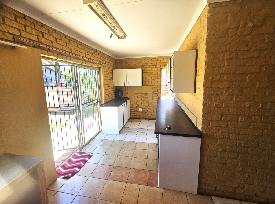 6 Bedroom Property for Sale in The Orchards Gauteng