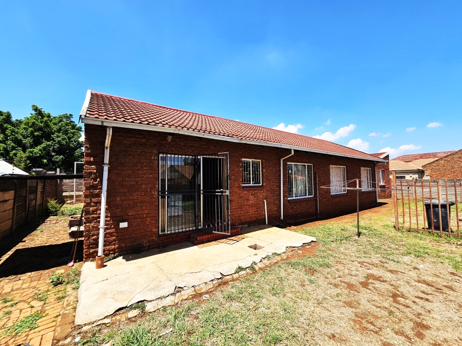 6 Bedroom Property for Sale in The Orchards Gauteng