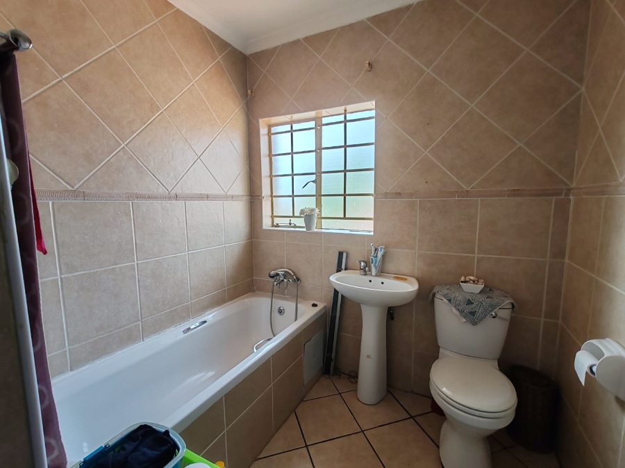 To Let 3 Bedroom Property for Rent in Celtisdal Gauteng