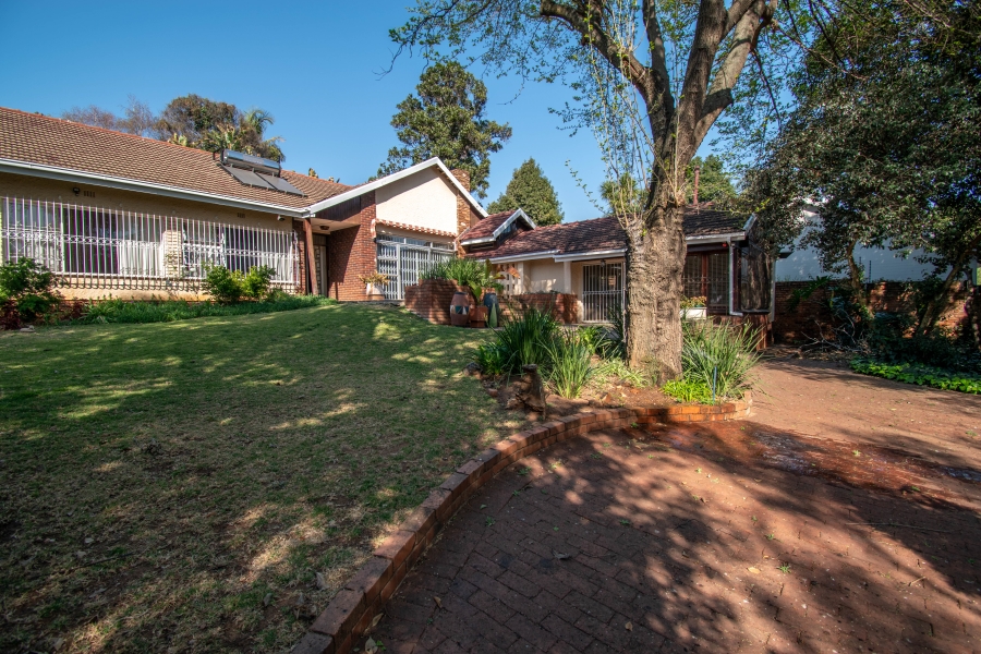 To Let 4 Bedroom Property for Rent in Pierneef Park Gauteng