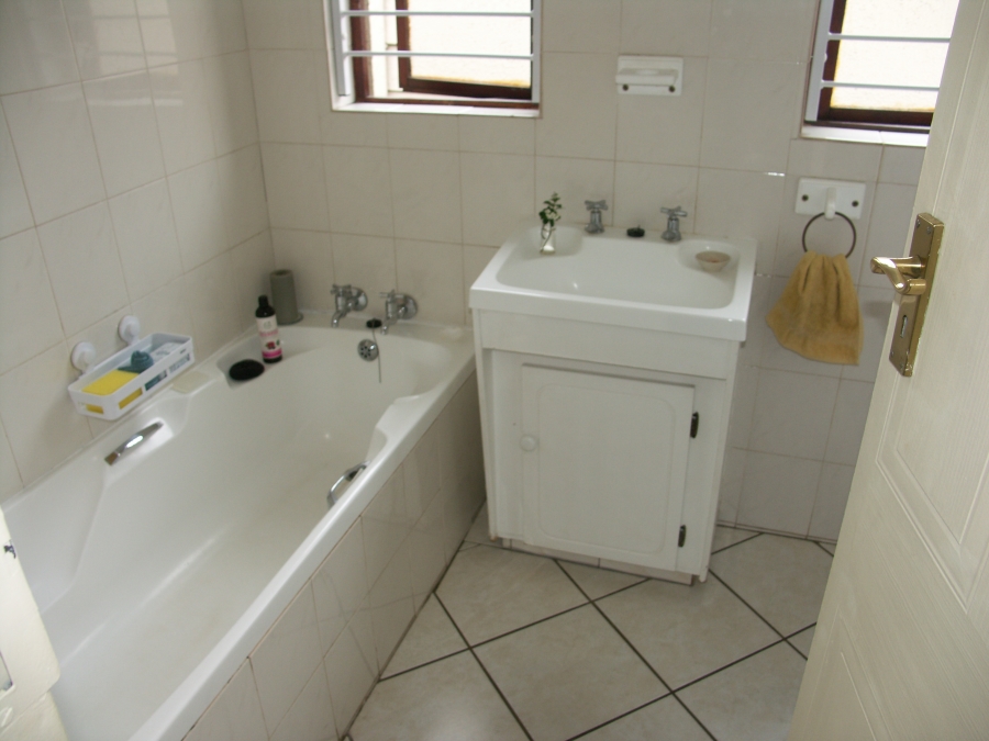 2 Bedroom Property for Sale in Noordheuwel Gauteng