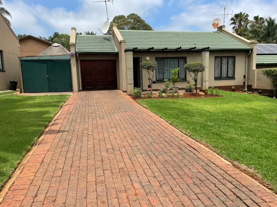 2 Bedroom Property for Sale in Noordheuwel Gauteng