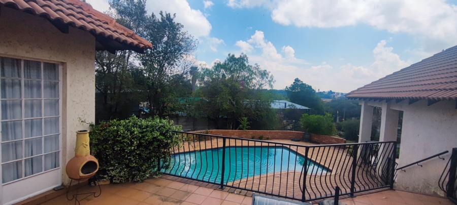 To Let 8 Bedroom Property for Rent in Ferndale Gauteng