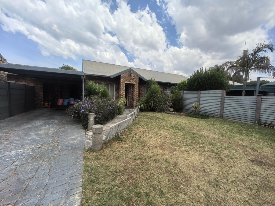 To Let 3 Bedroom Property for Rent in Mountain View Gauteng