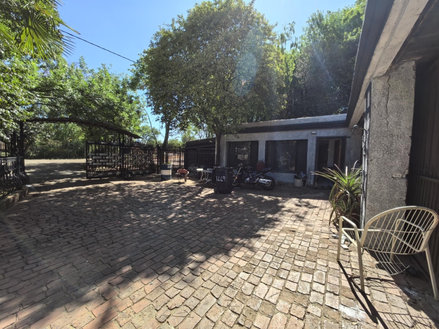 To Let 4 Bedroom Property for Rent in Waverley Gauteng