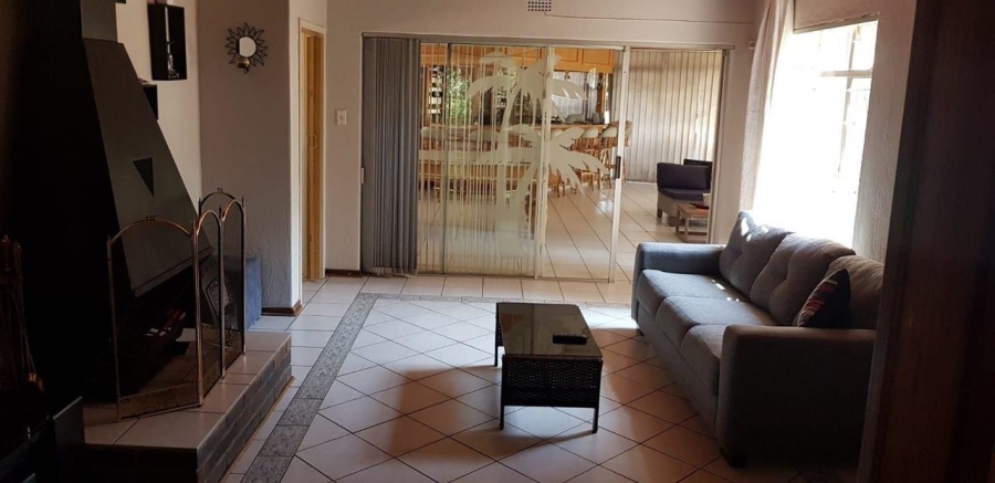 6 Bedroom Property for Sale in Brackenhurst Gauteng