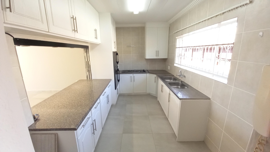 To Let 3 Bedroom Property for Rent in New Redruth Gauteng