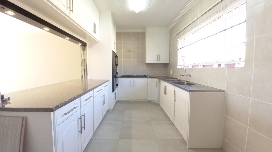 To Let 3 Bedroom Property for Rent in New Redruth Gauteng