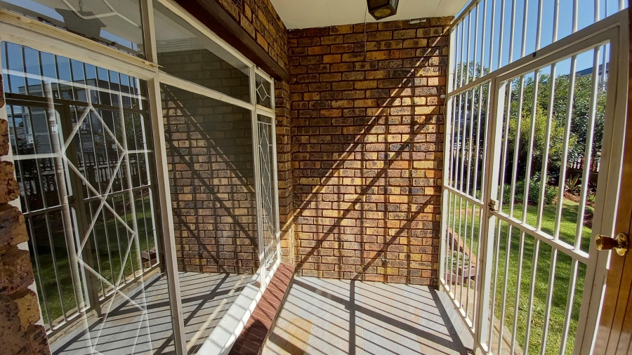 To Let 3 Bedroom Property for Rent in New Redruth Gauteng