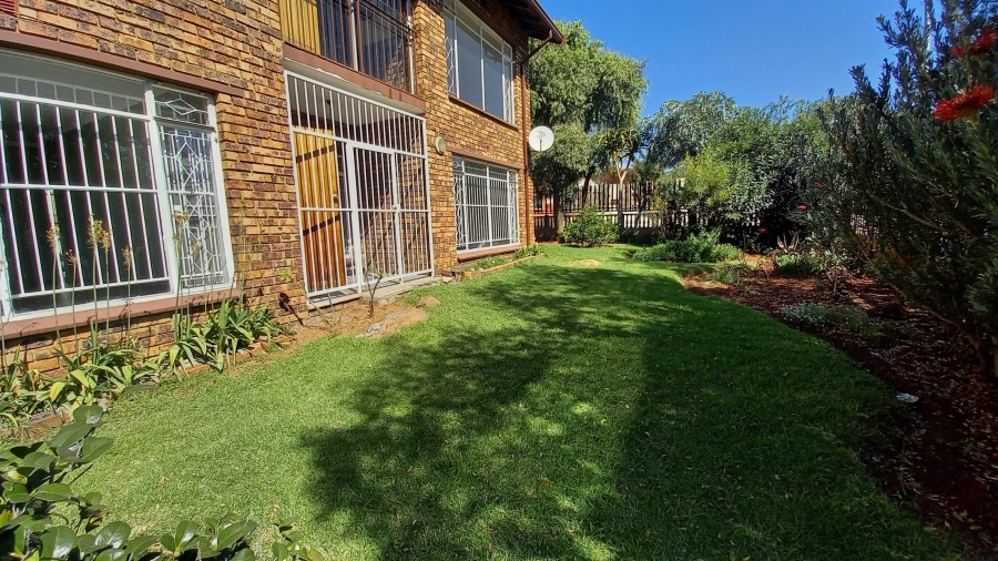 To Let 3 Bedroom Property for Rent in New Redruth Gauteng