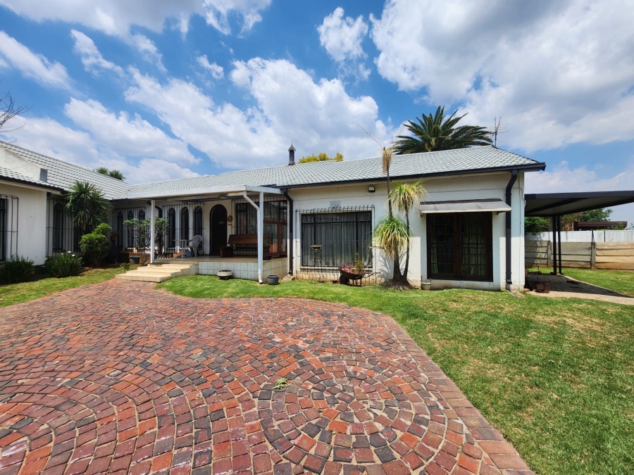 4 Bedroom Property for Sale in Verwoerdpark Gauteng