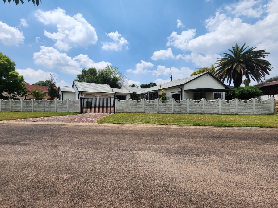 4 Bedroom Property for Sale in Verwoerdpark Gauteng