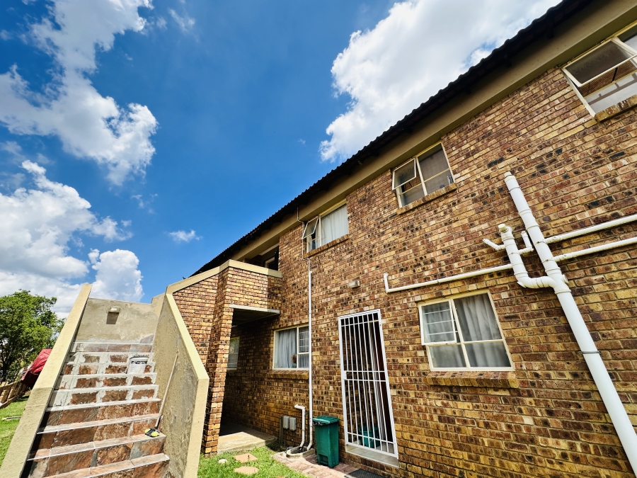 2 Bedroom Property for Sale in Liefde en Vrede Gauteng